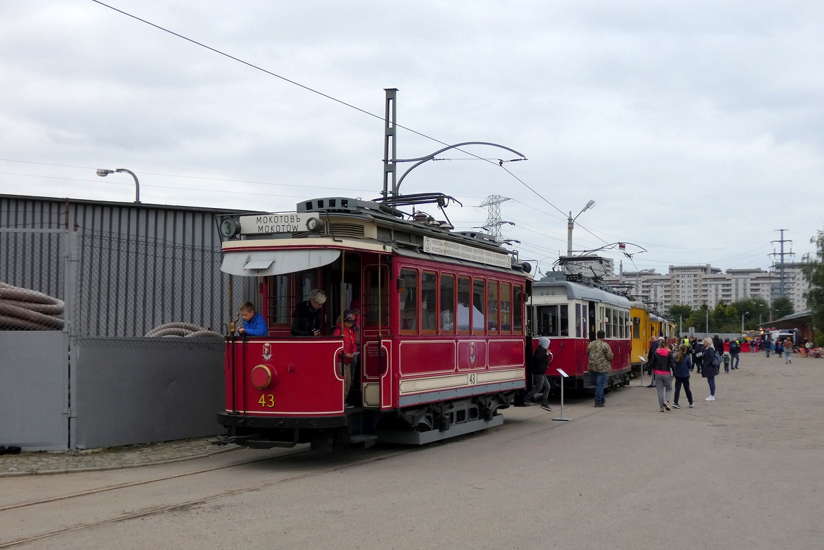 43
Wagon A rozpoczyna wystawÄ zabytkowego i wspĂłĹczesnego taboru na terenie ZakĹadu Energetyki Trakcyjnej i TorĂłw T-1. Za nim kolejno znajdujÄ siÄ wagony: K #445, K #2406, K #2407, N #734, 4N1 #873, 13N #402, 13N #503 i 105N2k/2000 #2086. 
Słowa kluczowe: DTP2019