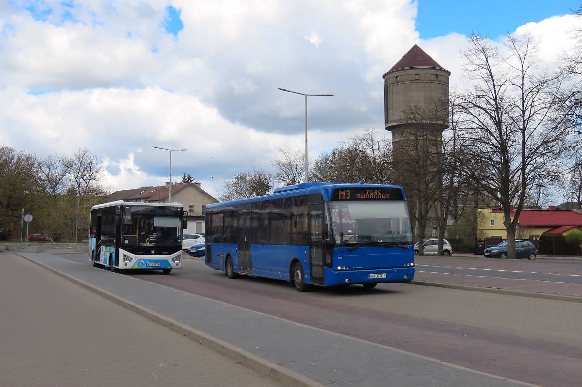 D032
Ambasador zjeĹźdĹźa na zajezdniÄ po wykonaniu kursu linii M3 â MiĹsk Maz. Osiedlowa (10:40)-MiĹsk Maz. Plac Dworcowy (11:09). Obok stoi Karsan Atak #WL 6977K po przyjeĹşdzie z zajezdni by wykonaÄ kurs linii M3 â MiĹsk Maz. Plac Dworcowy (11:20)-MiĹsk Maz. Osiedlowa (11:49). 
