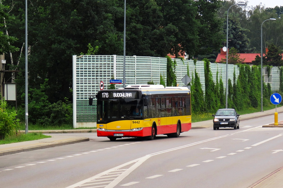 9442
Solaris wykonuje kurs linii numer 176 w relacji Choszczówka (11:59)-Budowlana (12:20). 
