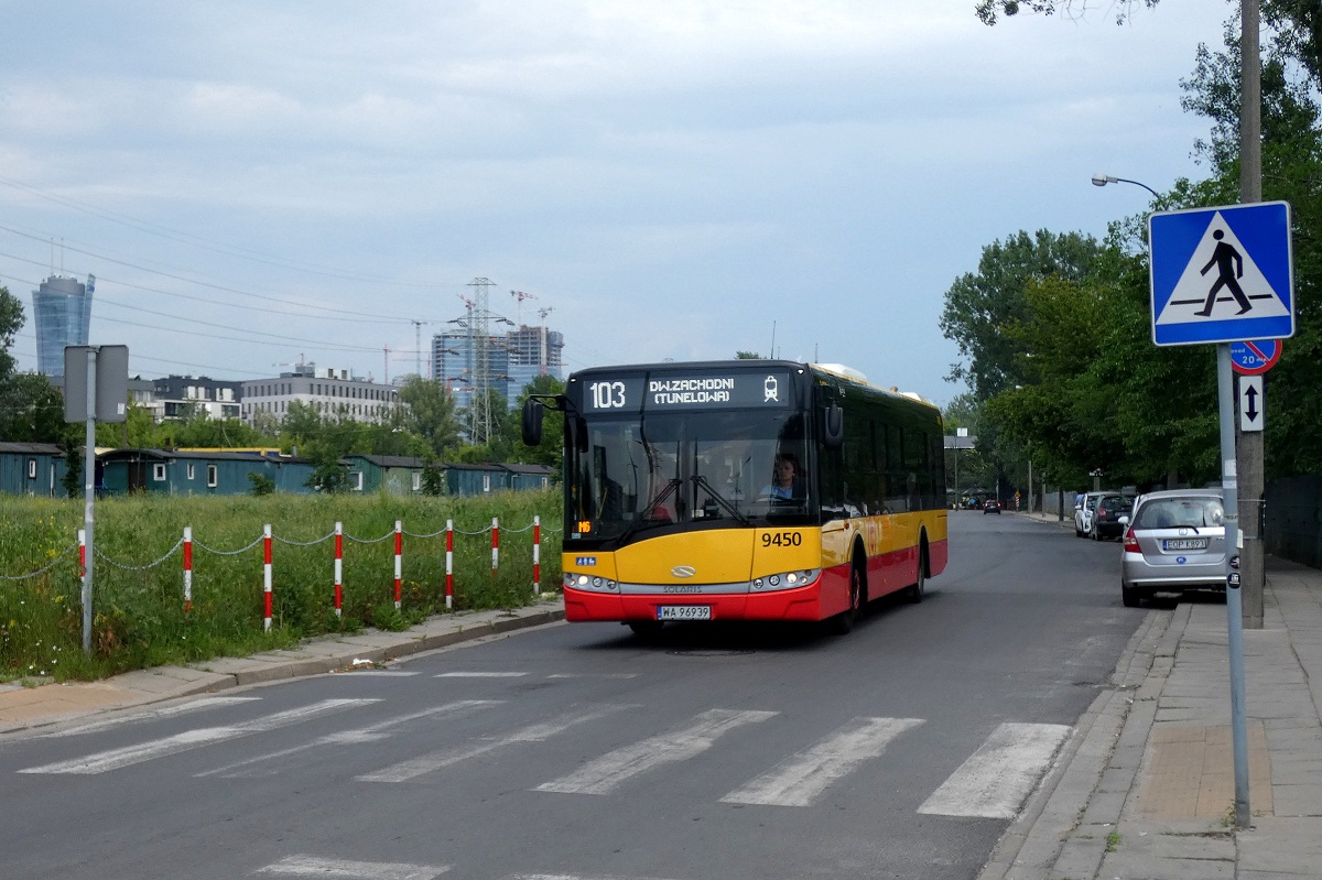 9450
Solaris jedzie w obsĹudze kursu linii numer 103 w relacji Metro MĹociny (13:51)-Dw. Zachodni-Tunelowa (14:30). 
