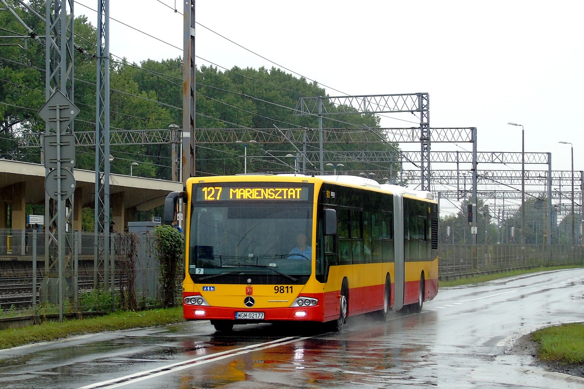 9811
Mercedes jedzie w obsĹudze kursu linii numer 127 w relacji Nowe WĹochy (14:12)-Mariensztat (15:00). 
