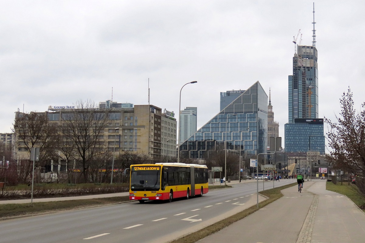 9833
Mercedes jedzie jako kurs linii numer 127 â Mariensztat (12:04)-Nowe WĹochy (12:45). 
