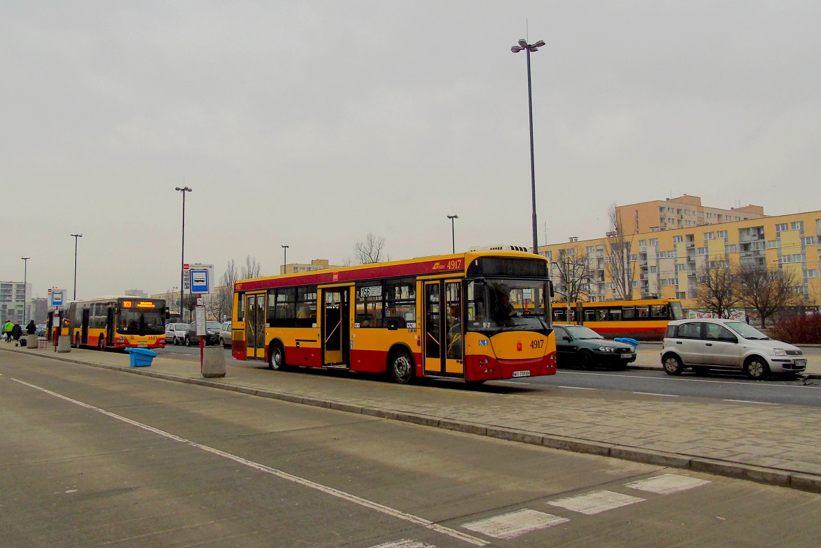 4917
Jelcz stoi na pÄtli w trakcie przerwy pomiÄdzy wykonywaniem kursĂłw na linii numer 156 (Dw. Wschodni-Kijowska - Metro MĹociny). Za nim stoi MAN NG363 Lion's City G #3445 w trakcie przerwy pomiÄdzy wykonywaniem kursĂłw na linii numer 169 (Dw. Wschodni-Kijowska - BrĂłdno Podgrodzie). 
Słowa kluczowe: M121I