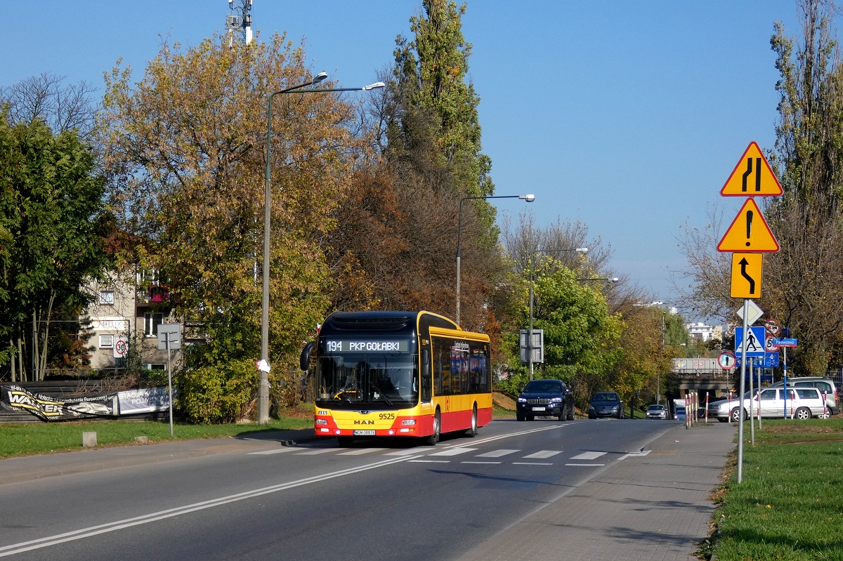 9525
MAN wykonuje kurs linii numer 194 w relacji Cm. Wolski (10:46)-PKP GoĹÄbki (11:16). 
