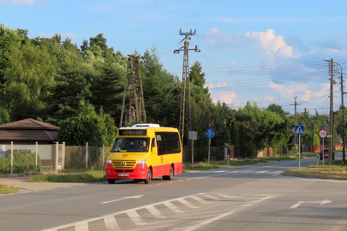 212
Sprinter jedzie jako kurs 220 linii numer 30: Grodzisk Maz. Dw. PKP (17:15)-PieĹki SĹubickie (18:04)-Grodzisk Maz. Dw. PKP (18:44). 
Z uwagi na 66 MiÄdzynarodowy WyĹcig Kolarski DookoĹa Mazowsza, przez wiÄkszoĹÄ dnia, linia 30 od Grodziska do Bieniewca zostaĹa skierowana objazdem p. KaĹÄczyn, JaninĂłw, MoĹciska, MakĂłwkÄ i KuklĂłwkÄ.
Słowa kluczowe: objazd
