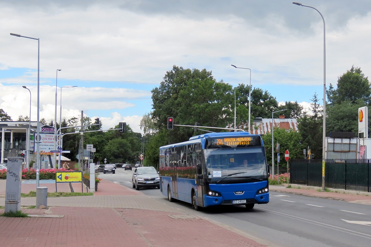 RZ 245AT
Citea jedzie jako kurs â5068â linii ZKA WKD ZA1 â Grodzisk Mazowiecki RadoĹska (13:15)-Grodzisk Mazowiecki Jordanowice (13:22). 
Słowa kluczowe: ZaWKD