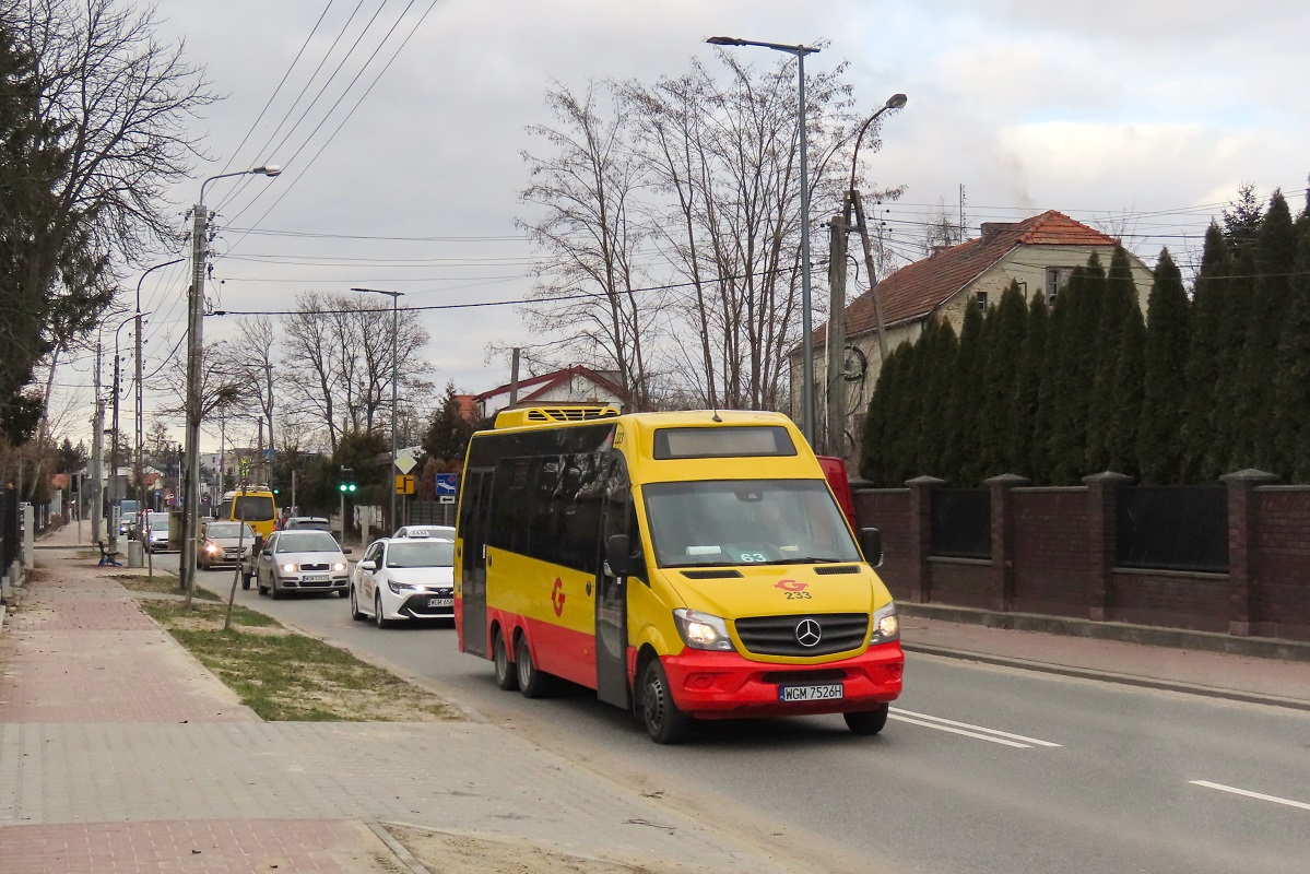233
Sprinter jedzie jako kurs 124 linii numer 63: Grodzisk Maz. Dw. PKP (15:00)-Warszawa P+R Al. Krakowska (16:09). 
W zwiÄzku ze zwiÄkszajÄcÄ siÄ frekwencjÄ na linii nr 63, PKS Tarnobrzeg sprowadziĹ 2 uĹźywane Sprintery o nieco wydĹuĹźonej konstrukcji do obsĹugi wspomnianej linii. 
