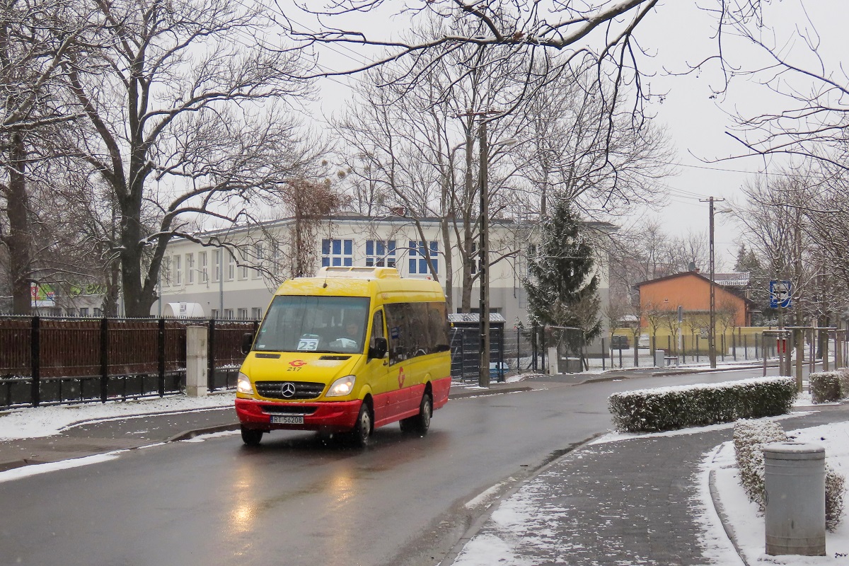 217
Sprinter jedzie jako kurs 306 linii numer 23: Grodzisk Maz. Dw. PKP (14:55)-Urszulin PÄtla (15:32). 
Od 1 stycznia 2023 r. podwykonawcÄ PKS Grodzisk na linii GPA numer 23 zostaĹ PKS Tarnobrzeg. W zamian PKS Tarnobrzeg przestaĹ byÄ podwykonawcÄ PKS Grodzisk na liniach 16 i 29. 
Słowa kluczowe: zima