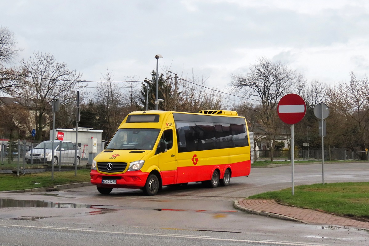 234
Sprinter po zatankowaniu paliwa jedzie przejazdem technicznym w stronÄ centrum miasta. Pozdrowienia dla Kierowcy!
