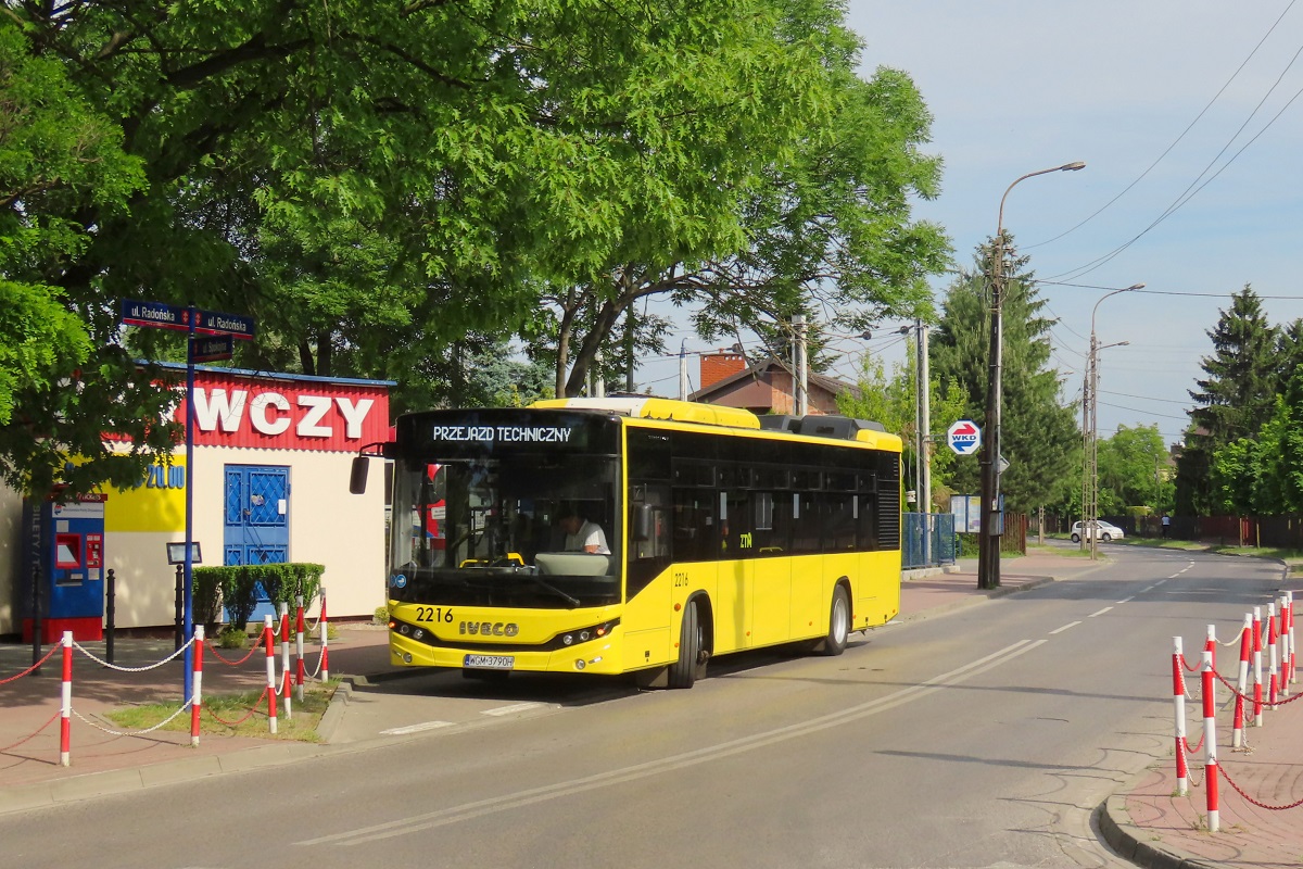 2216
Iveco stoi w zatoce przy stacji WKD Grodzisk Mazowiecki RadoĹska podczas przejazdu technicznego. 
