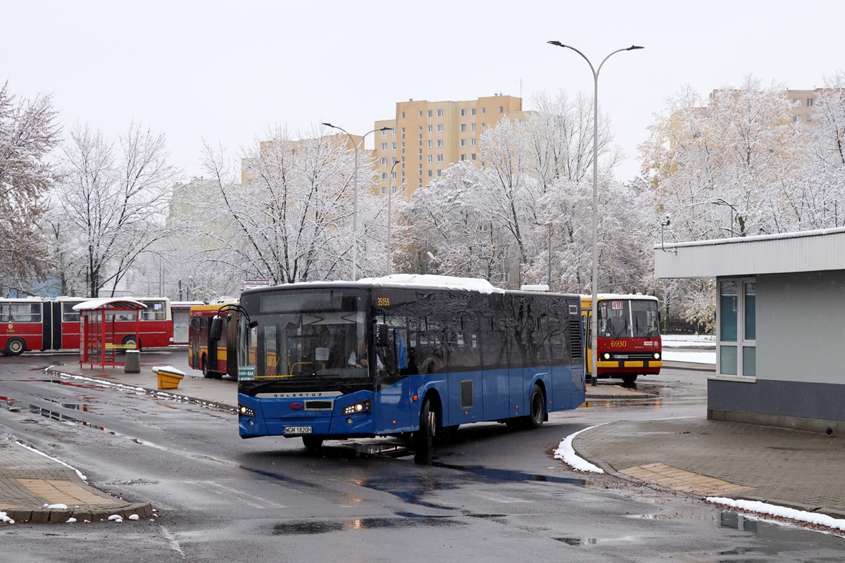 22125 (35159)
Gulasz wyjeĹźdĹźa z pÄtli jako kurs linii Z4M: Warszawa Metro Trocka (12:42)-ZÄbki Andersena (13:09). W tle widoczny jest m.in. Ikarus 260.73A #6930 oczekujÄcy na wykonanie kursu linii numer 410: Metro Trocka (12:40)-Metro Marymont (13:31). 
