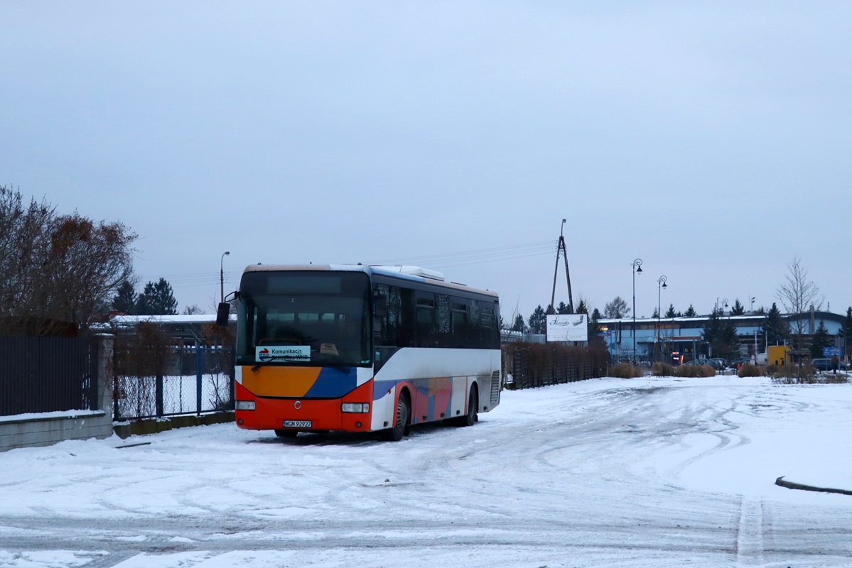 20132
Irisbus stoi na parkingu w oczekiwaniu na podjazd na przystanek âGrodzisk Maz. RadoĹska WKD 01â gdzie rozpocznie wykonywaÄ kurs linii ZKA WKD ZA1: Grodzisk Mazowiecki RadoĹska (15:58)-PruszkĂłw WKD (17:00). Pozdrowienia dla Kierowcy! 
Słowa kluczowe: ZaWKD Zima