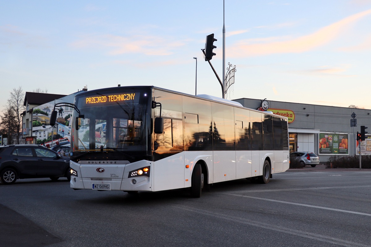 WZ 069HG
Gulasz jedzie przejazdem technicznym w stronÄ autostrady A2.
