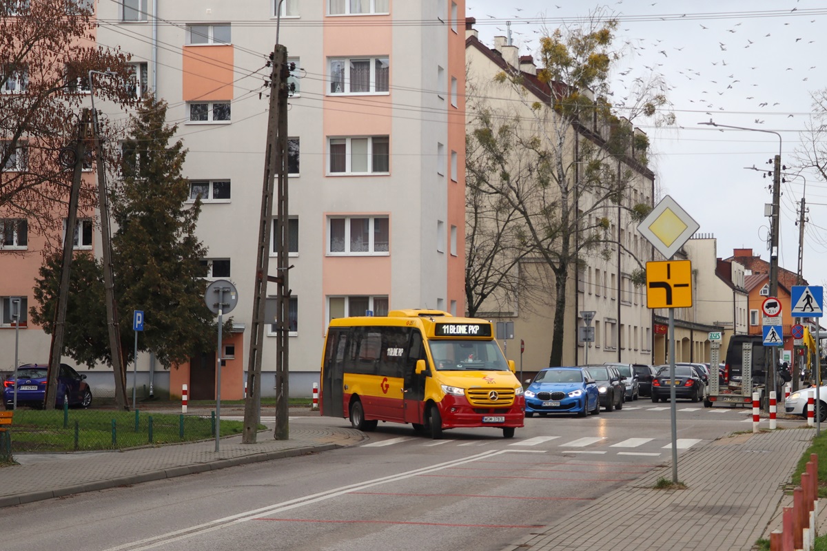 251
Sprinter jedzie jako kurs linii numer 11: Wola Ĺuszczewska (11:37)-BĹonie PKP (12:04). 
