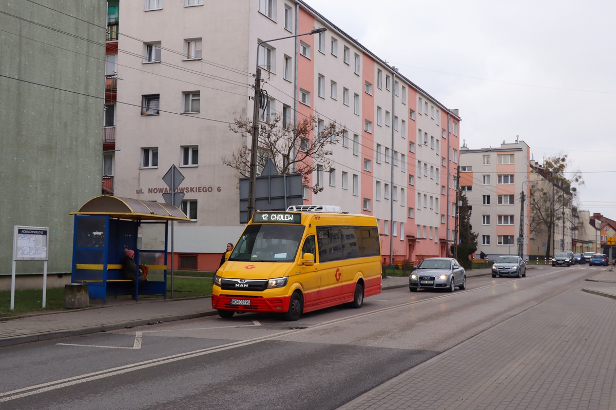 109 (22005)
MAN zatrzymuje się na przystanku „Błonie Nowakowskiego 02” jako kurs linii numer 12: Błonie PKP (12:02)-Cholewy (12:36). 
