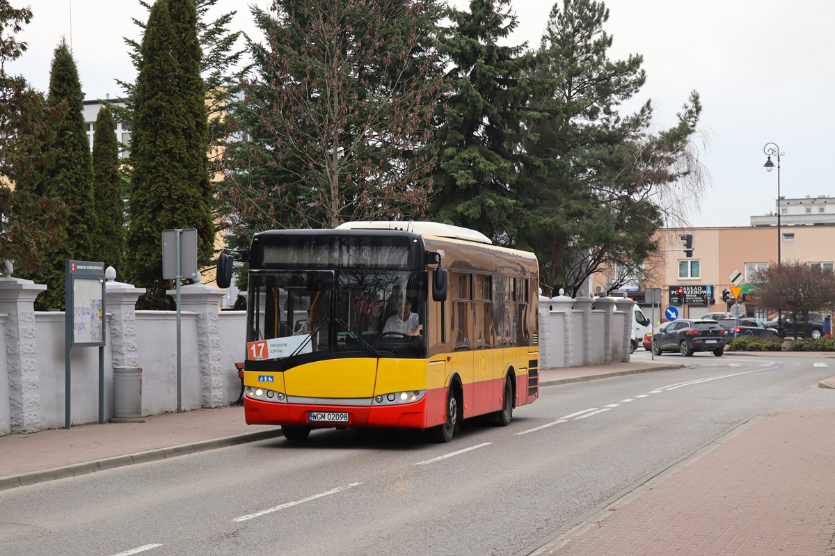 24017 [ex. 9239]
Solaris stoi na przystanku âGrodzisk Maz. RadoĹska Cmentarz 02â jako kurs linii numer 17: OtrÄbusy WKD (12:49)-Grodzisk Maz. Szpital (13:40). Pozdrowienia dla Kierowcy! 
