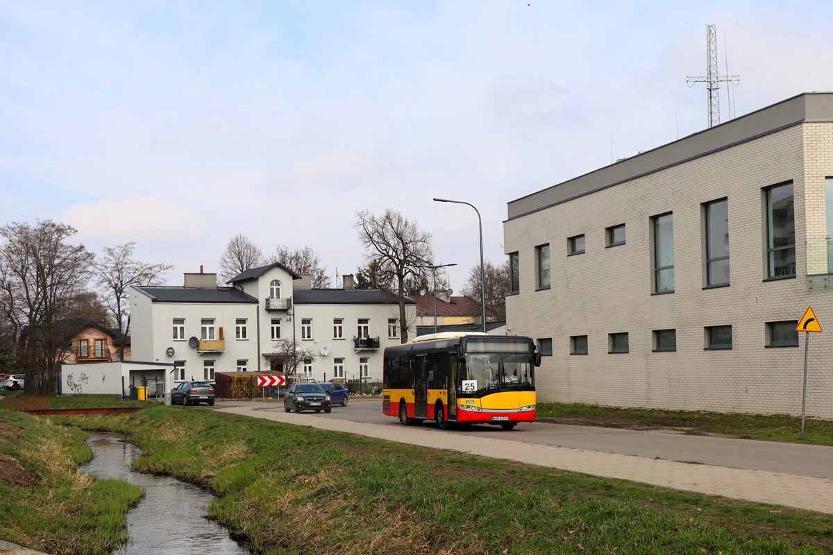 24021 [ex. 9209]
Solaris jedzie przejazdem technicznym do grodziskiej zajezdni PKS Grodzisk. Pozdrowienia dla Kierowcy! 
