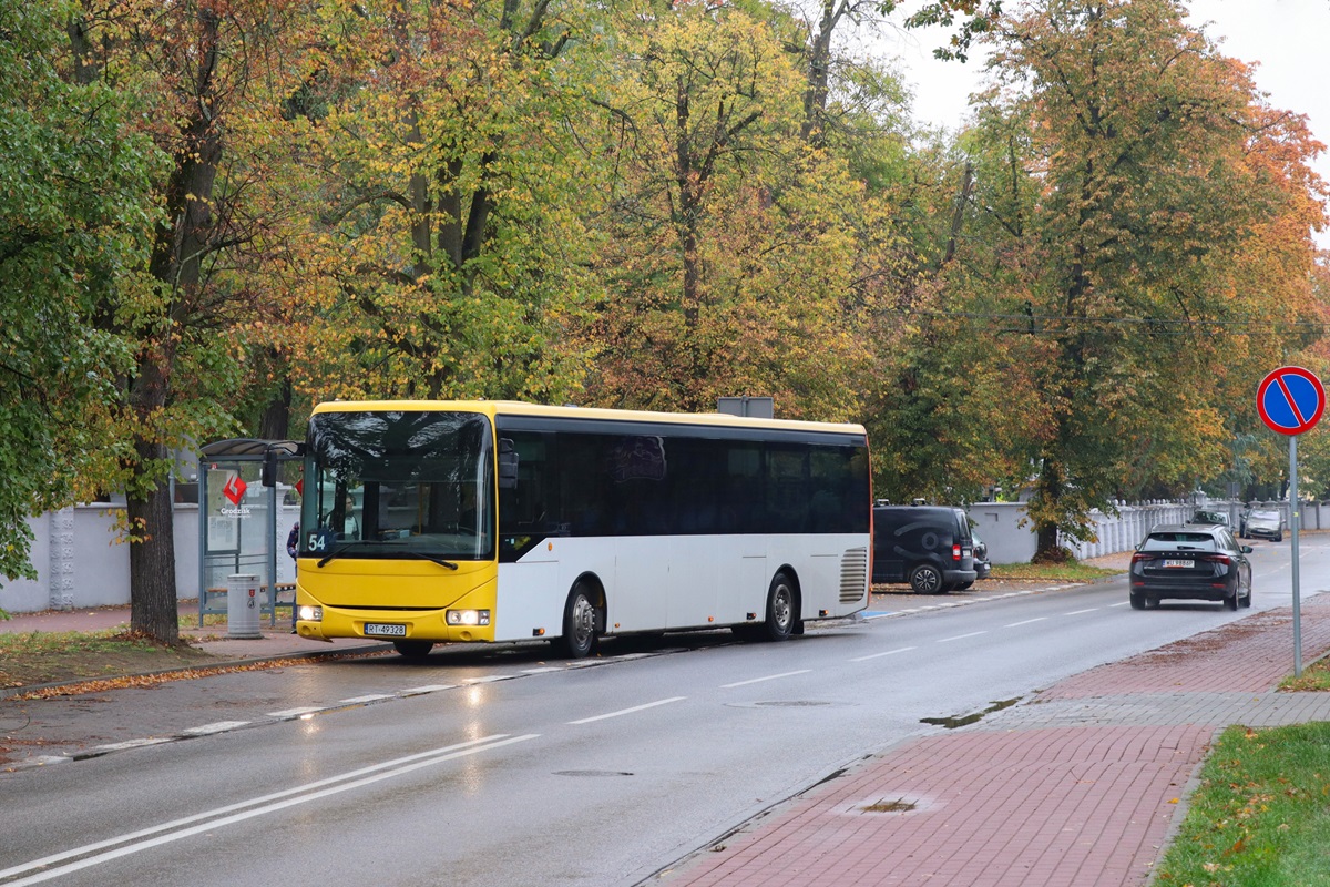 RT 49328
Irisbus zatrzymuje siÄ na przystanku âGrodzisk Maz. RadoĹska WKD 02â jako kurs linii numer 54: Grodzisk Maz. Dw. PKP (8:25)-SzczÄsne SzkoĹa (8:35). Pozdrowienia dla Kierowcy! 
Słowa kluczowe: DziwadĹo JesieĹ
