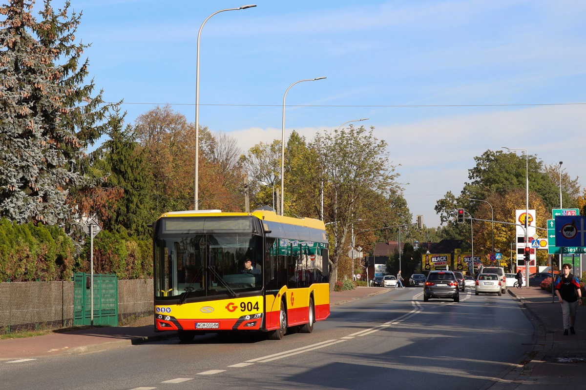 904 (24084)
Solaris jedzie przejazdem technicznym z zajezdni autobusĂłw elektrycznych w Chrzanowie DuĹźym do grodziskiej zajezdni PKS Grodzisk Mazowiecki. 
