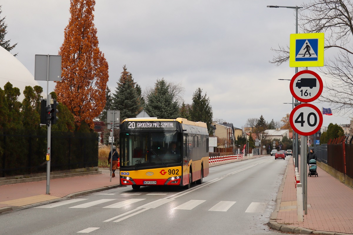 902 (24082)
Solaris jedzie jako kurs linii numer 20: Kaski DwĂłr (12:01)-Grodzisk Maz. Szpital (12:47). 
