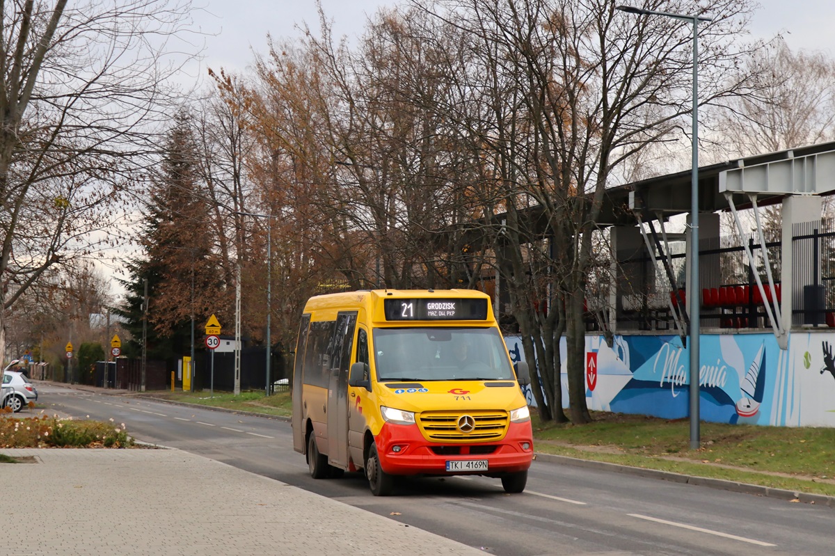 711
Sprinter jedzie jako kurs linii numer 21: WĹadkĂłw PÄtla (12:33)-Grodzisk Maz. Dw. PKP (13:01). 
