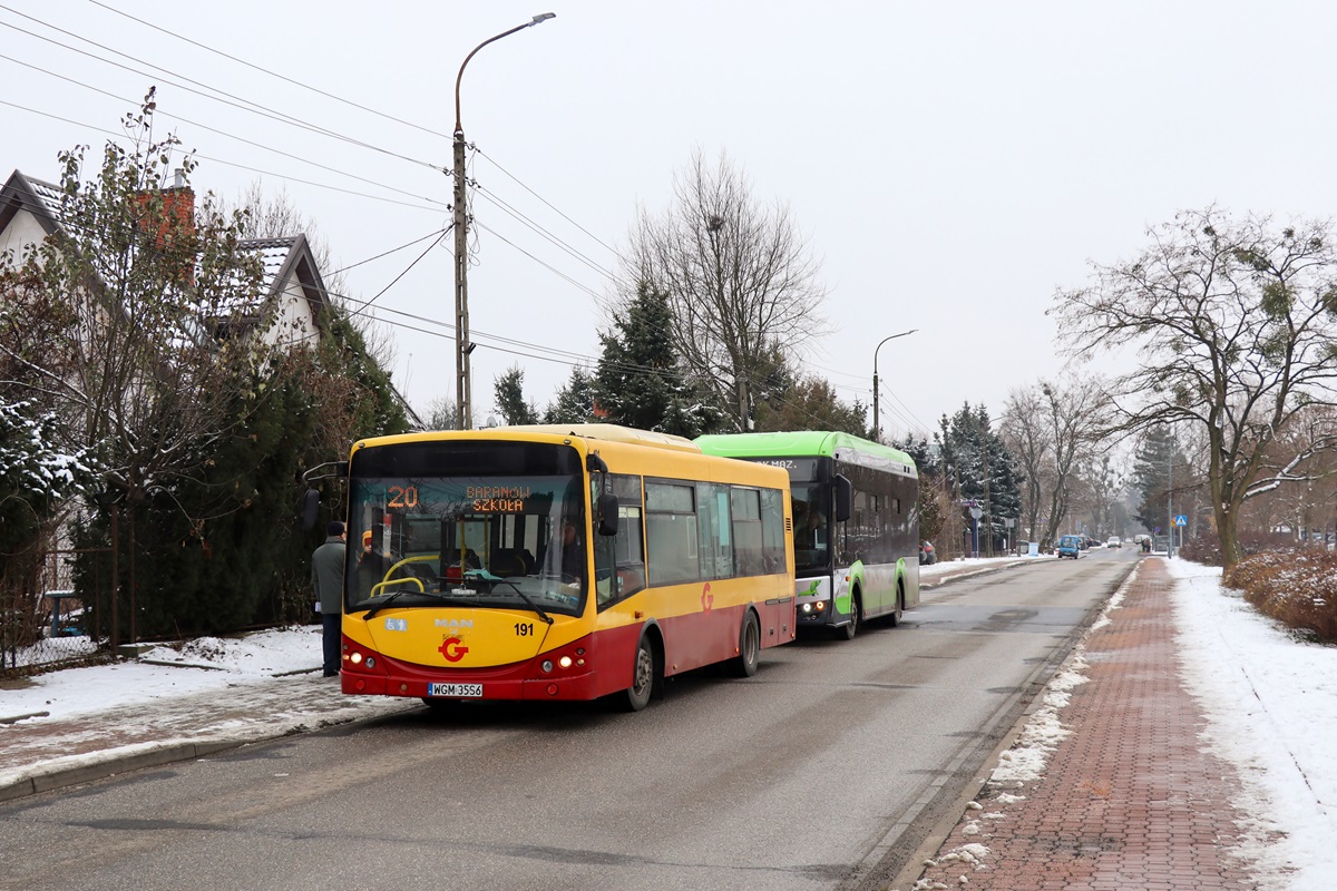 191 (40001)
SanCity stoi na przystanku âGrodzisk Maz. Szpital/KoĹĹÄtaja 01â jako kurs 508 linii numer 20: Grodzisk Maz. Szpital (12:00)-BaranĂłw SzkoĹa (12:32). Za nim stoi Solaris Urbino 9LE electric #23072 jako kurs linii numer 0: Grodzisk Maz. Traugutta PKP (11:40)-Grodzisk Maz. Dw. PKP (12:25). 
Pozdrowienia dla kierowcĂłw obu wozĂłw! 
Słowa kluczowe: zima