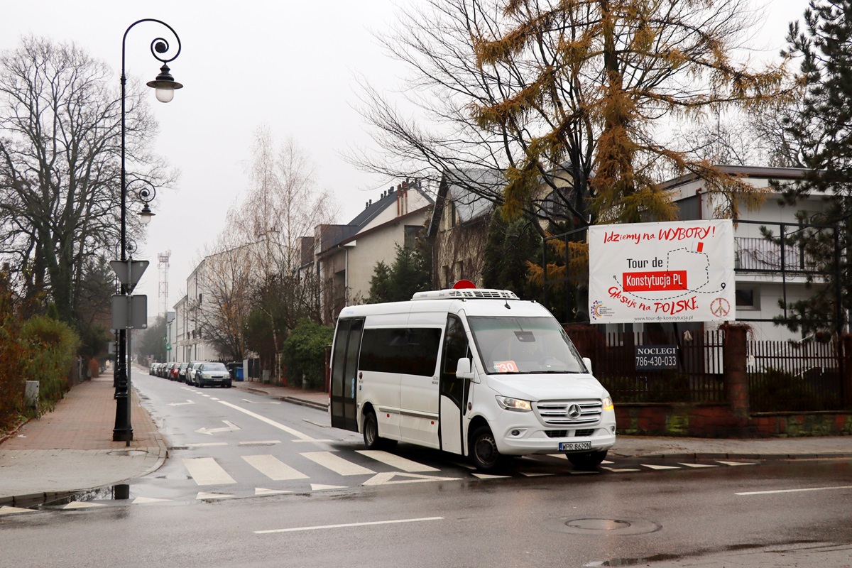 WPR 8629N
Sprinter jedzie jako kurs 114 linii numer 30: Grodzisk Maz. Dw. PKP (10:15)-PieĹki SĹubickie (11:06)-Grodzisk Maz. Dw. PKP (11:48). 
