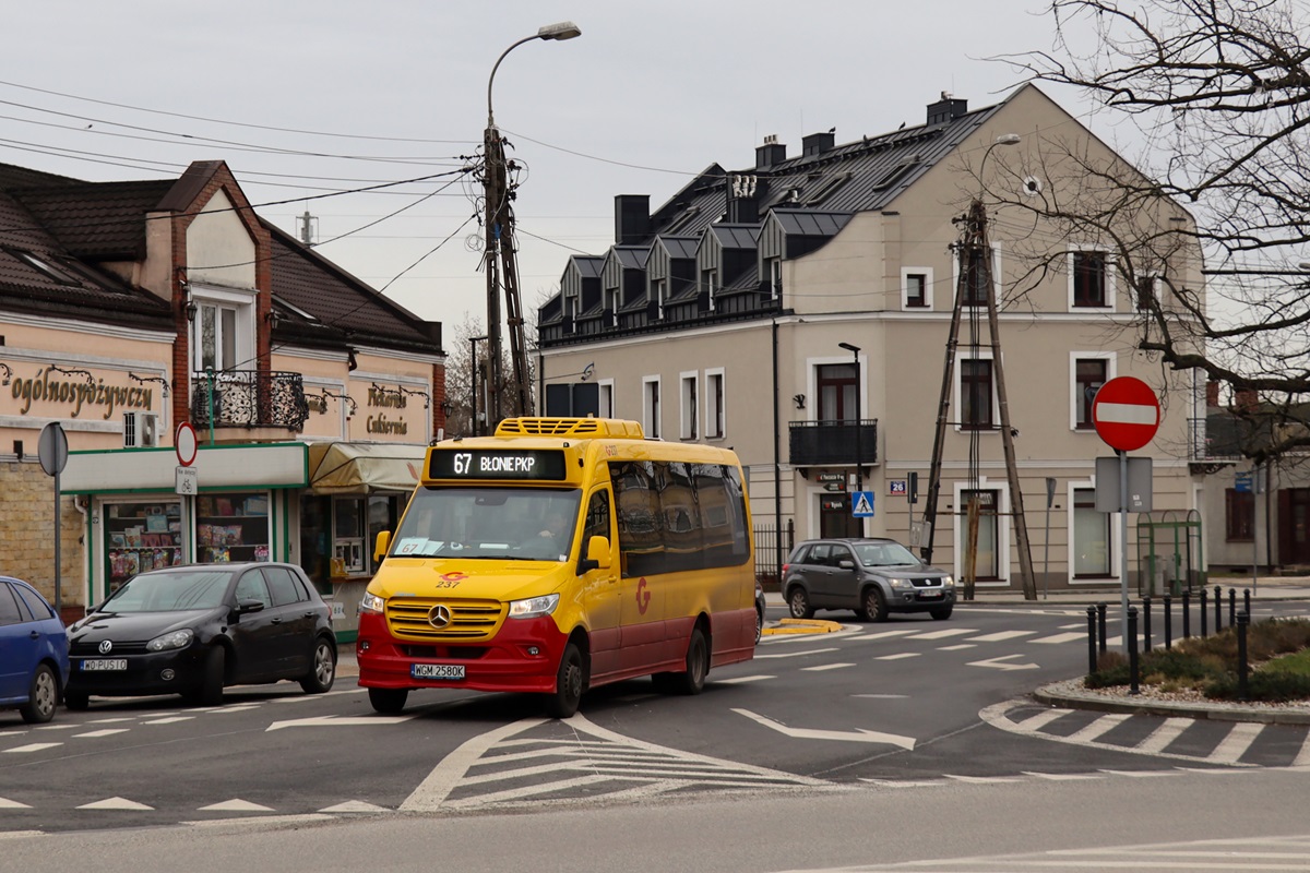 237
Sprinter jedzie jako kurs linii numer 67: PKP PruszkĂłw (11:05)-BĹonie PKP (12:09). 
