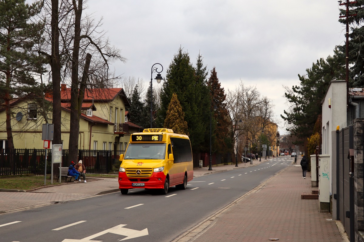 232
Sprinter mija przystanek âGrodzisk Maz. KoĹciuszki 01â jadÄc jako kurs linii numer 30: Grodzisk Maz. Dw. PKP (14:57)-PieĹki SĹubickie (15:46). 
