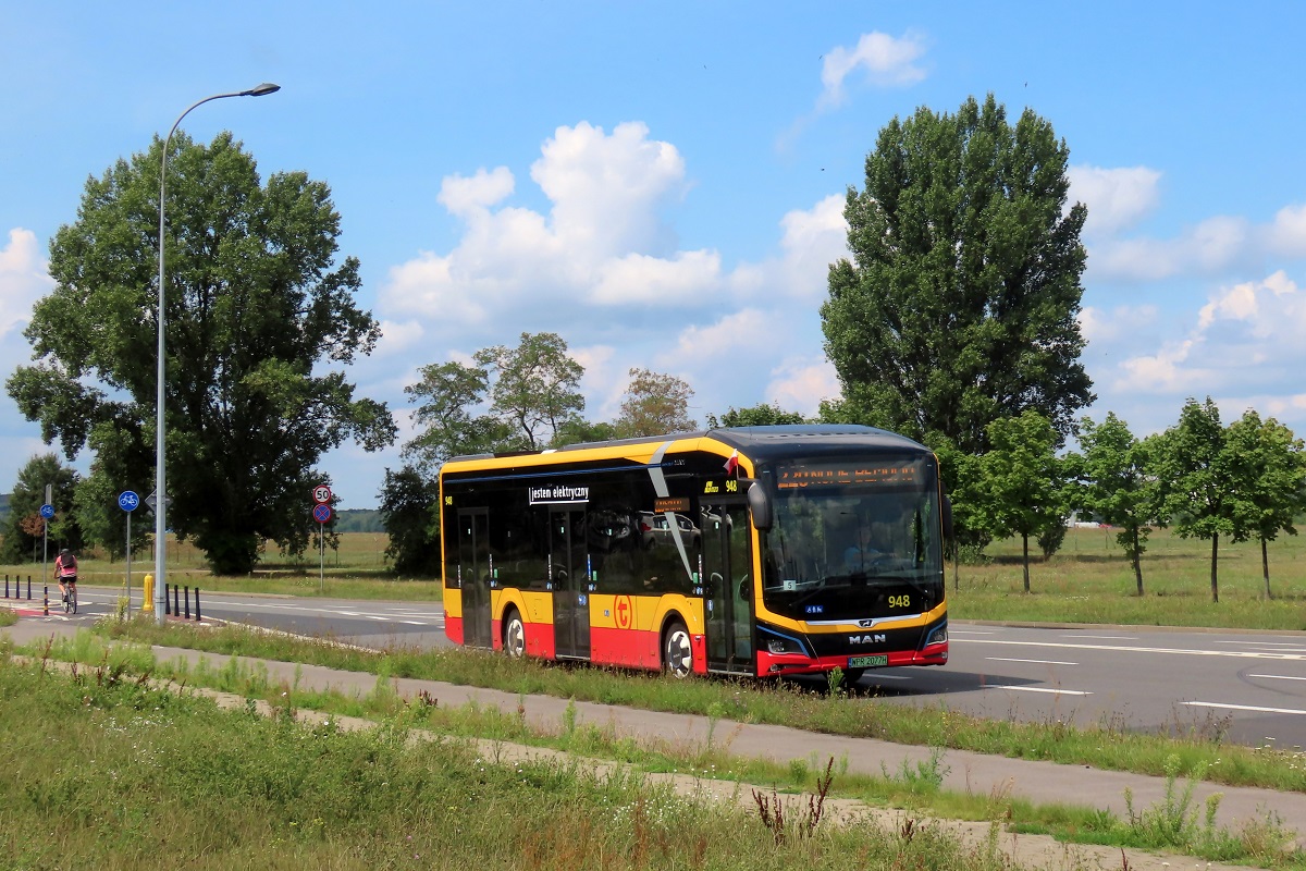 948
MAN jedzie jako kurs linii numer 220: P+R Al. Krakowska (11:50)-Nowe Bemowo (12:44). 
