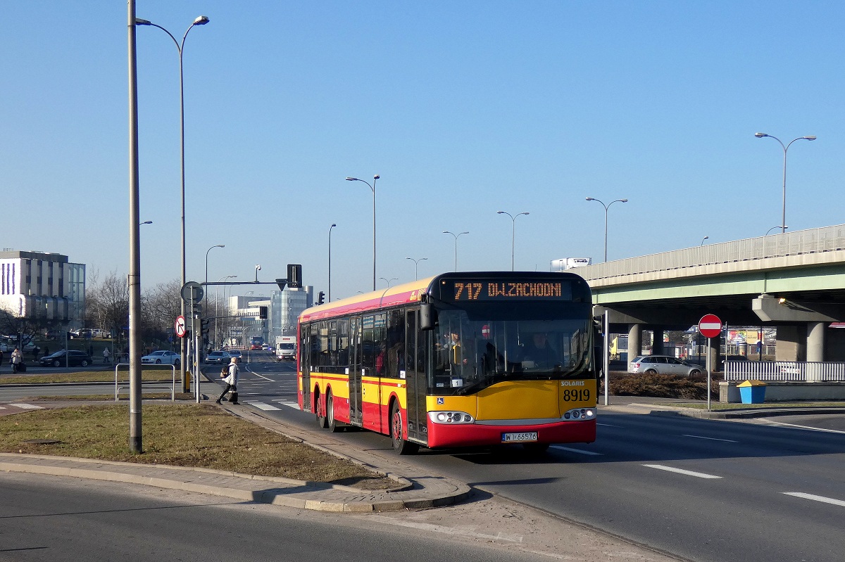 8919
Solaris jedzie w obsĹudze opĂłĹşnionego o ok. 10 minut kursu linii numer 717 w relacji PiastĂłw OgiĹskiego (8:45)-Warszawa Dw. Zachodni (9:15).
Słowa kluczowe: SU15