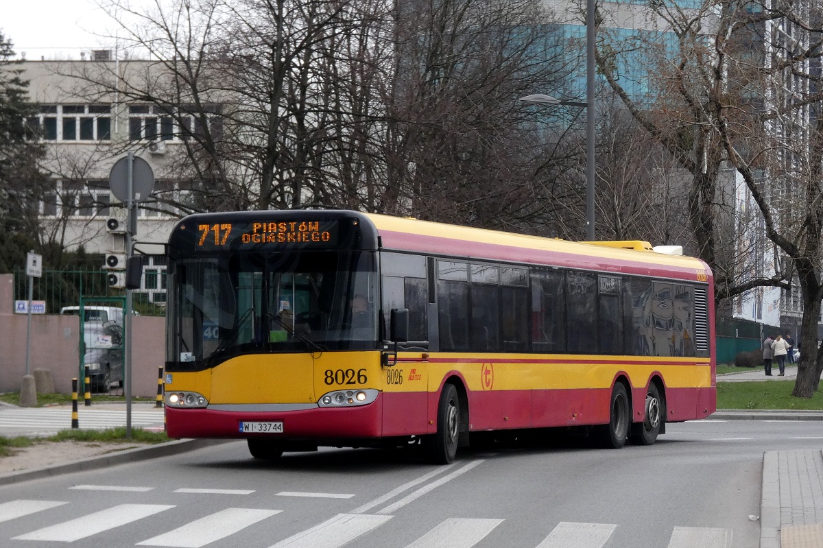 8026
Solaris jedzie w obsĹudze opĂłĹşnionego o ok. 10 minut kursu linii numer 717 w relacji PiastĂłw OgiĹskiego (9:38)-Warszawa Dw. Zachodni (10:08). 
Słowa kluczowe: SU15