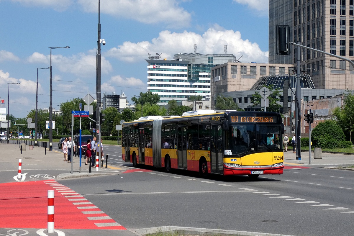 5254
Solaris jedzie w obsĹudze kursu linii numer 190 w relacji CH Marki (11:35)-Os. GĂłrczewska (12:41). 
