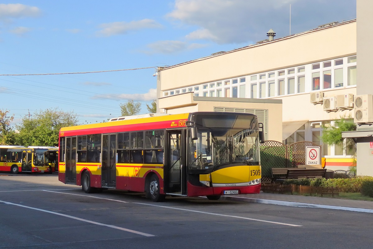 1505
Solaris oczekuje na zatrudnienie stojÄc na terenie zajezdni Stalowa. 
