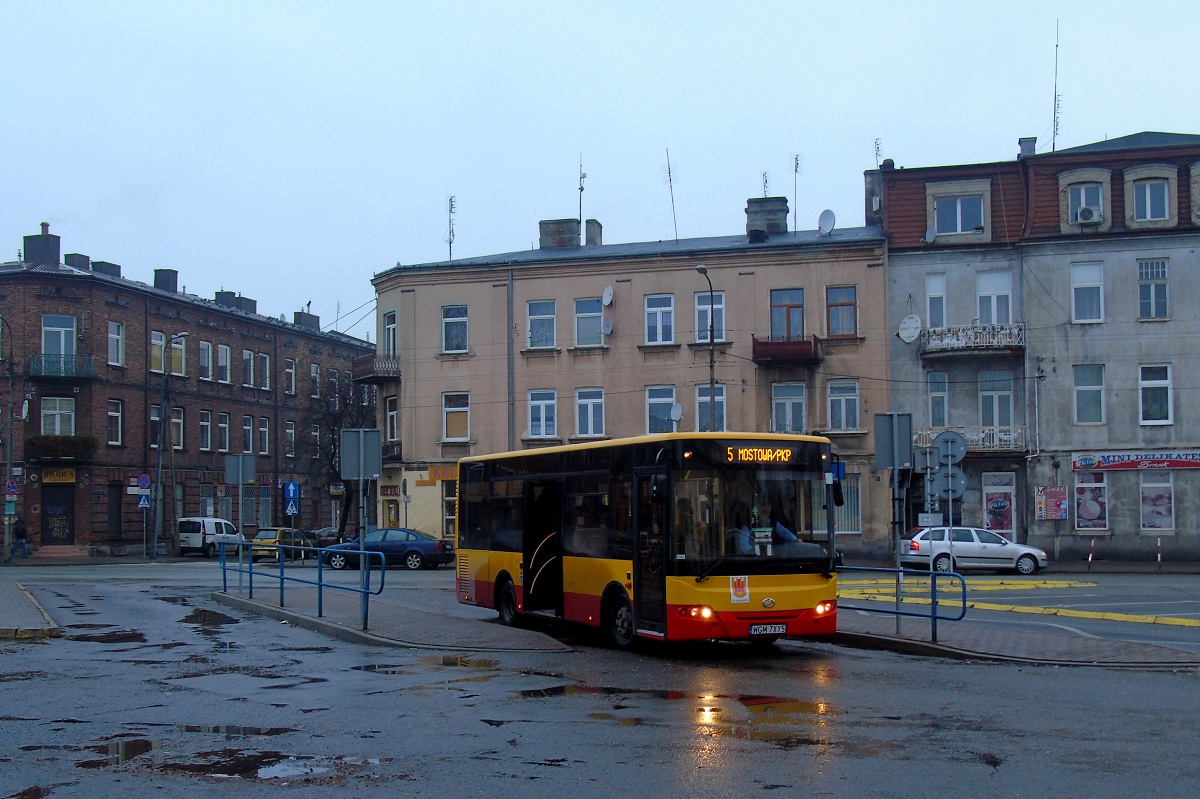 60006
ZAZ stoi na przystanku w obsĹudze kursu "7682" linii numer 5 w relacji KorytĂłw (7:17)-ĹťyrardĂłw Mostowa PÄtla (7:57). 
