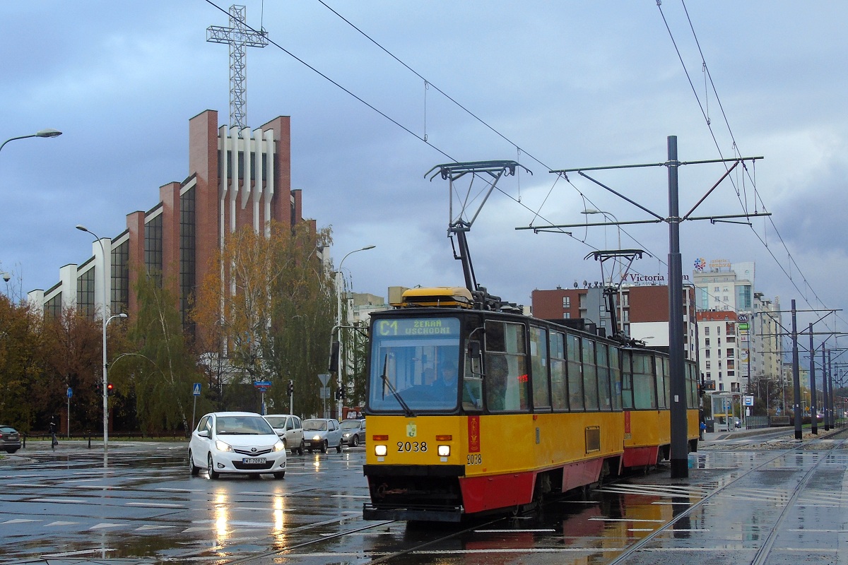 2038+2039
StopiÄtki jadÄ w obsĹudze kursu linii cmentarnej C1 w relacji Cm. Wolski (13:35)-ĹťeraĹ Wschodni (14:23). 
Słowa kluczowe: WĹ2016