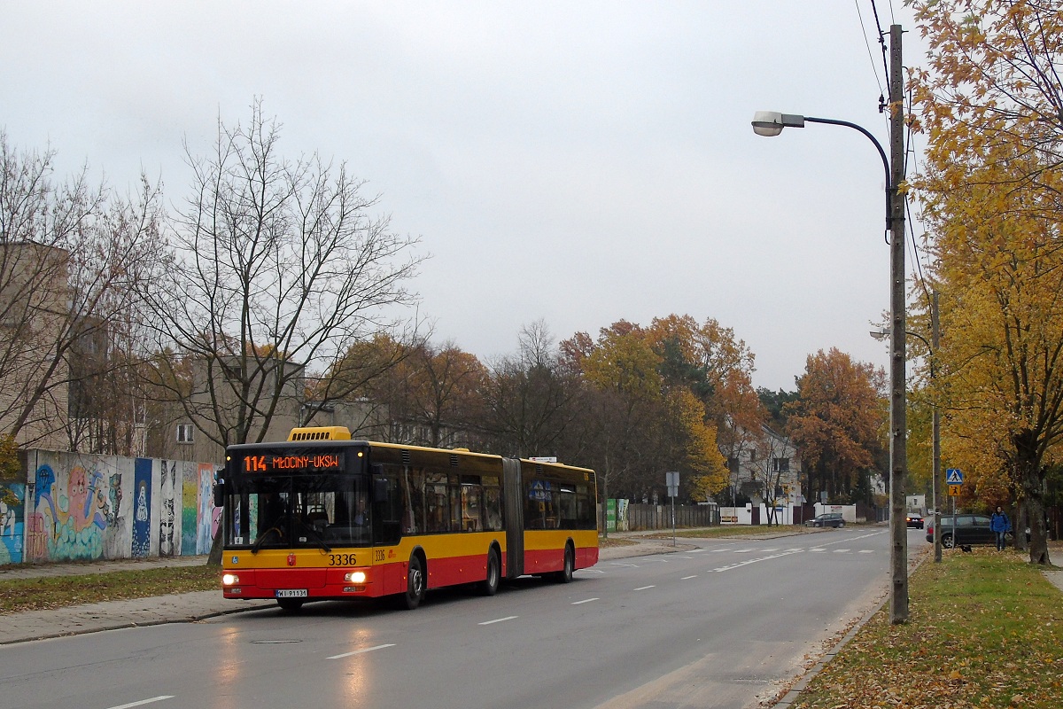 3336
MAN stoi na przystanku "Ĺťubrowa UKSW 02" w obsĹudze kursu linii numer 114 w relacji BrĂłdno Podgrodzie (14:28)-MĹociny UKSW (15:21). 
