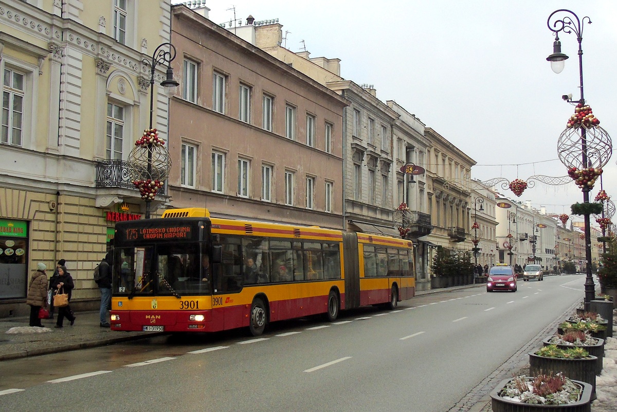 3901
MAN stoi na przystanku "Foksal 02" w obsĹudze kursu linii numer 175 w relacji Plac PiĹsudskiego (12:57)- Lotnisko Chopina (13:39). 
