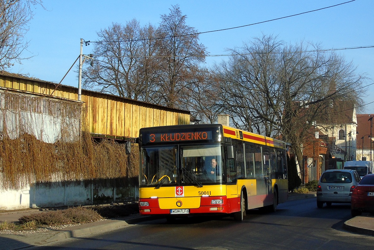 50011
SAM skrÄca w ul. KowalskÄ jadÄc w obsĹudze kursu "5544" linii numer 3 w relacji Radonie PÄtla (11:30)-KĹudzienko PÄtla (12:20). 
Słowa kluczowe: DziwadĹo