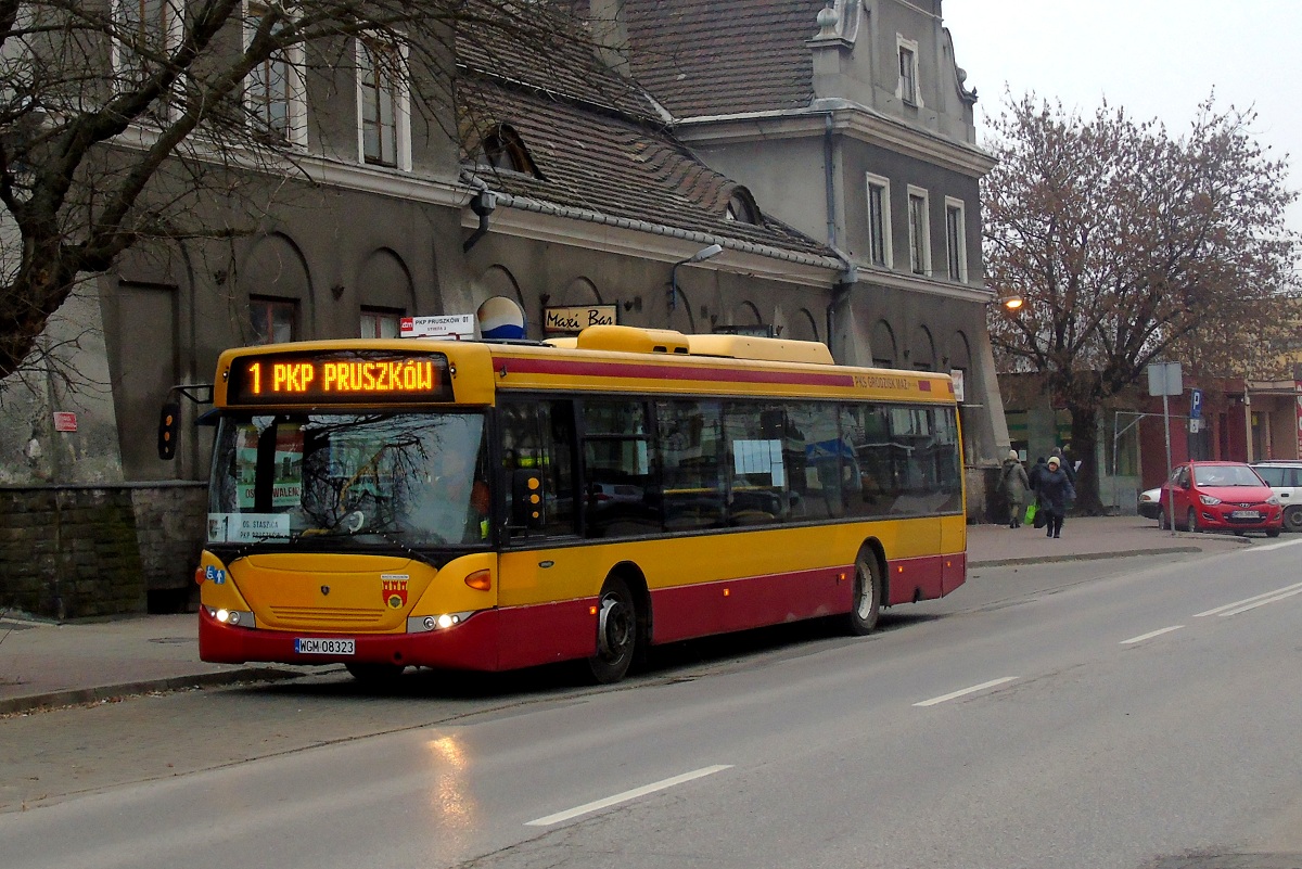 70208 
Scania (ex. A508) stoi na przystanku "PKP PruszkĂłw 01" po zakoĹczeniu obsĹugi kursu linii numer 1 w relacji PruszkĂłw Os. Staszica (9:08)-PKP PruszkĂłw (9:16). NastÄpnie pojedzie w obsĹudze kursu linii numer 1 w relacji PKP PruszkĂłw (9:17)-PruszkĂłw Os. Staszica (9:23). 
