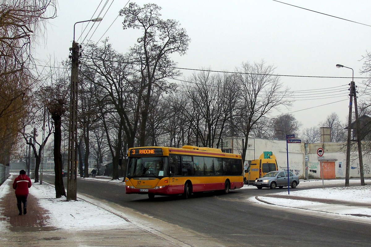 70237 
Scania (ex. A537) skrÄca z ul. Langiewicza w ul. Traugutta jadÄc w obsĹudze kursu "5523" linii numer 3 w relacji KĹudzienko PÄtla (14:11)-SzczÄsne Cmentarz Nowy (15:09). 
