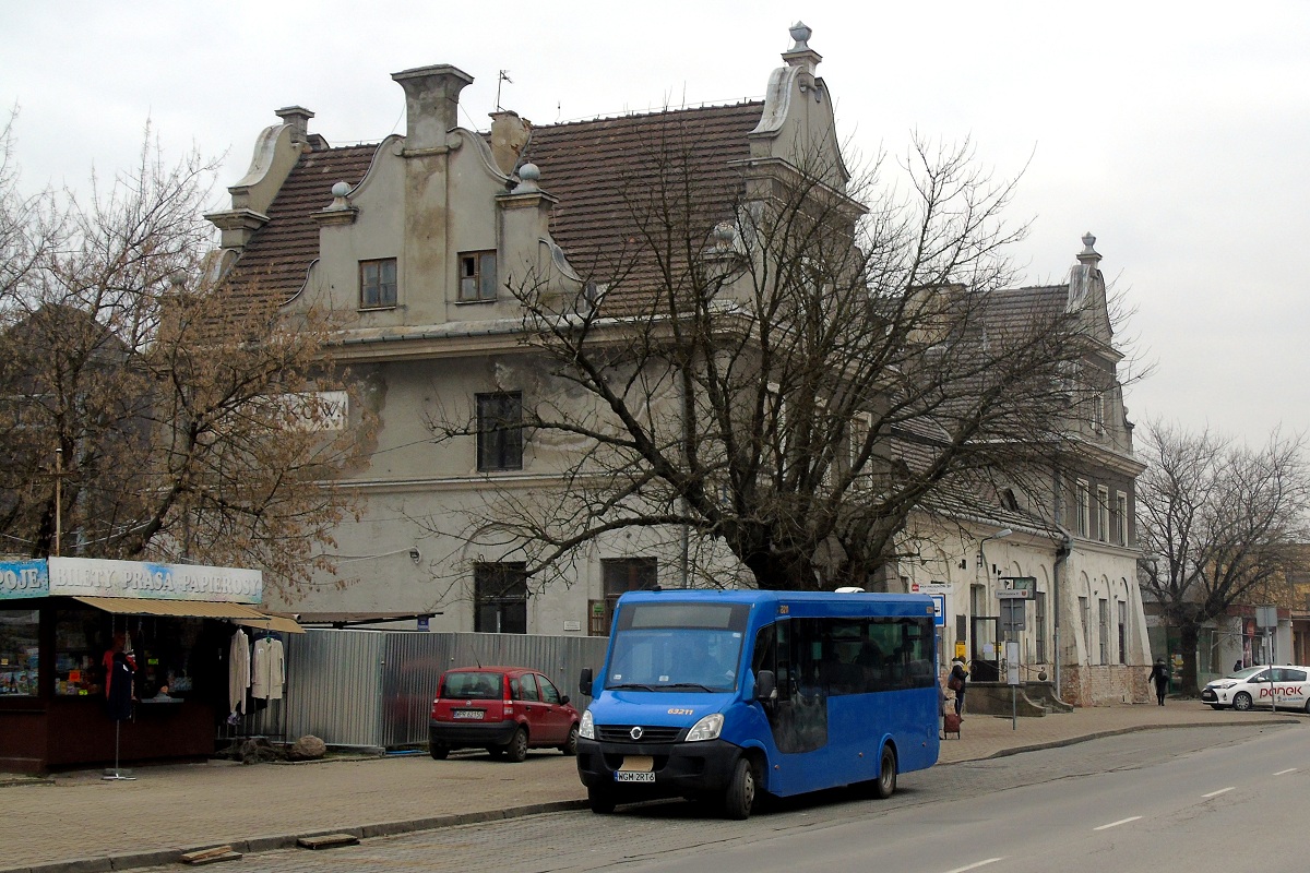 50024 (63211)
Cytios stoi na przystanku "PKP PruszkĂłw 01" po zakoĹczeniu obsĹugi kursu linii podmiejskiej w relacji Nadarzyn Plac Poniatowskiego (13:25)-PruszkĂłw PKP (13:46). NastÄpnie pojedzie w obsĹudze kursu linii podmiejskiej w relacji PruszkĂłw PKP (13:50)-WalendĂłw (14:22). 
Słowa kluczowe: DziwadĹo