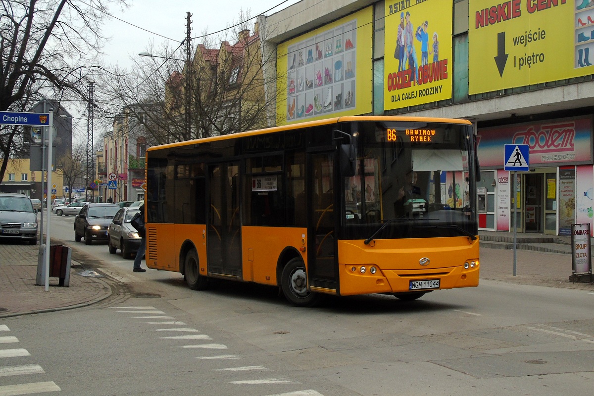 70008
ZAZ skrÄca w ul. Sobieskiego jadÄc jako przejazd techniczny do dworca PKP gdzie rozpocznie obsĹugÄ kursu "2091" linii numer B6 w relacji PruszkĂłw PKP (15:15)-BrwinĂłw Rynek (15:35). Poziom kultury kierowcy pozostawiÄ bez komentarza.......
