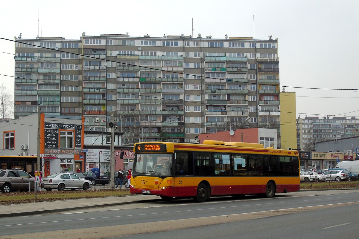 70236
Scania (ex. A536) stoi na przystanku Os. Staszica 01 po zakoĹczeniu obsĹugi kursu linii numer 4 w relacji PruszkĂłw WaryĹskiego Elektrownia (15:35)-PruszkĂłw os. Staszica (15:54). NastÄpnie uda siÄ na przeciwlegĹy przystanek by obsĹuĹźyÄ kurs linii numer 4 w relacji PruszkĂłw os. Staszica (16:03)-PruszkĂłw WaryĹskiego Elektrownia (16:25). W owym czasie spotkanie w Pruszkowie Scanii poza liniÄ numer 1, moĹźna byĹo uznaÄ za dziwadĹo. Dzisiaj za to sÄ podstawowym taborem w pruszkowskiej komunikacji wypierajÄc o wiele nowsze, ale za to gorzej utrzymane ZAZ-y. 
Słowa kluczowe: DziwadĹo