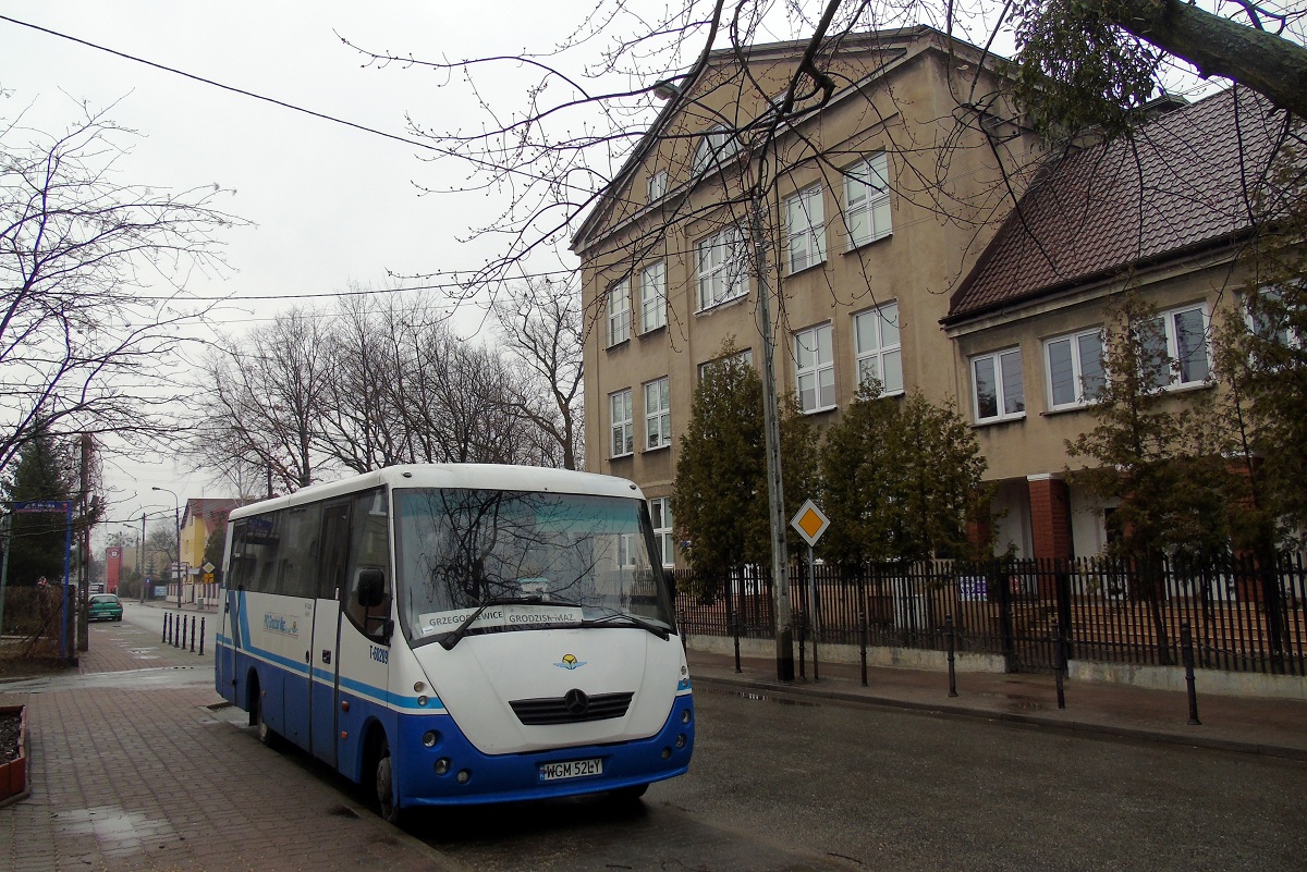 60209
Solina odpoczywa na jednej z grodziskich ulic w przerwie pomiÄdzy wykonywaniem kursĂłw na linii podmiejskiej Grodzisk Mazowiecki-Grzegorzewice-Grodzisk Mazowiecki. 
