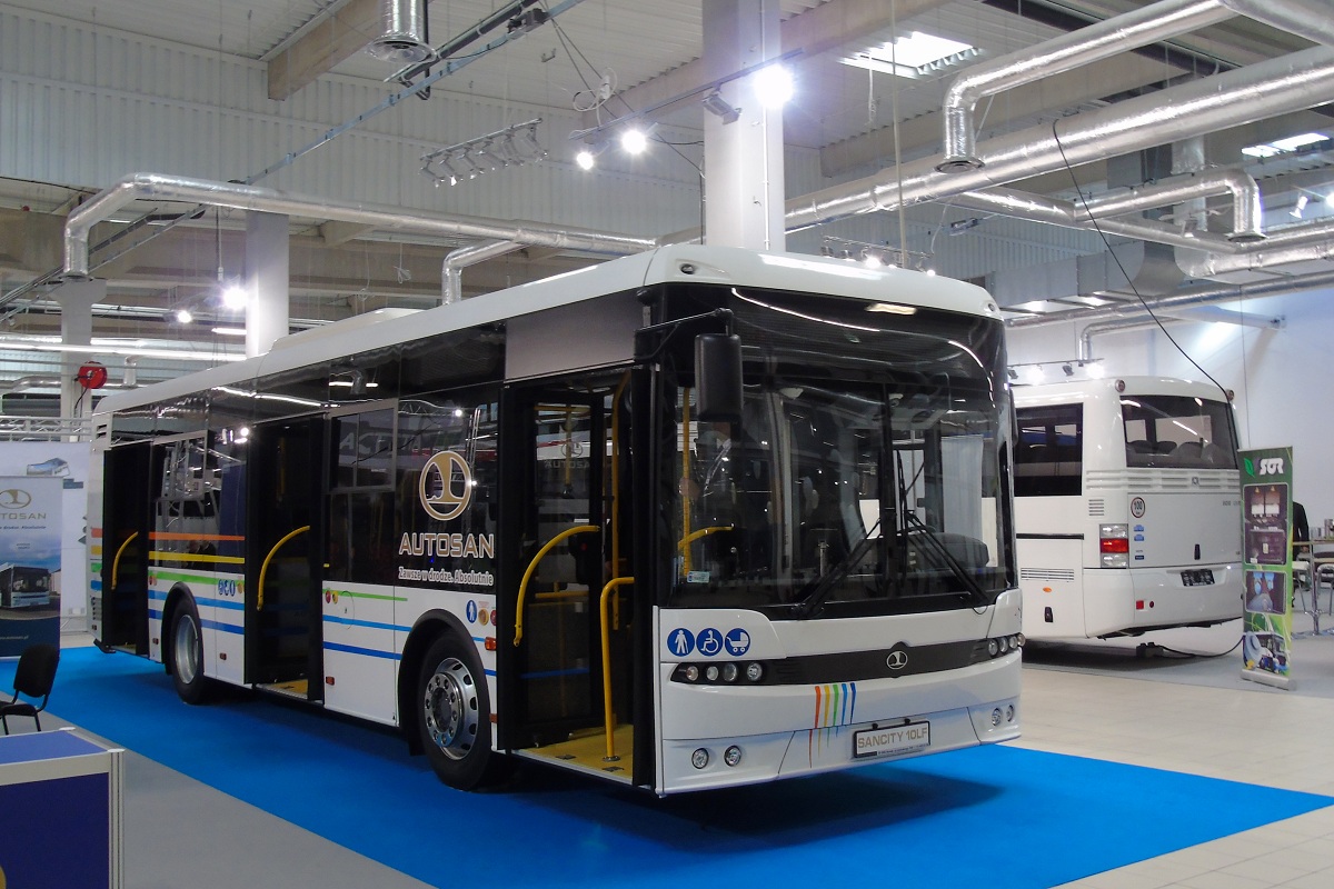 RSA 30190
Autosan stoi wystawiony w jednej z hal podczas II TargĂłw Bus Warsaw Expo. 
Słowa kluczowe: warsawbusexpo