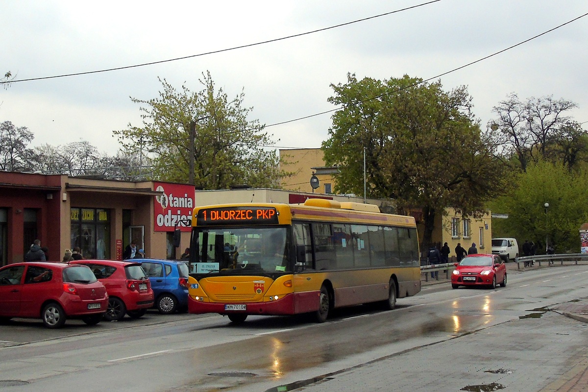 70201
Scania (ex. A501) jedzie w obsĹudze kursu linii numer 1 w relacji PruszkĂłw os. Staszica (16:23)-PruszkĂłw Dw. PKP (16:30). 
