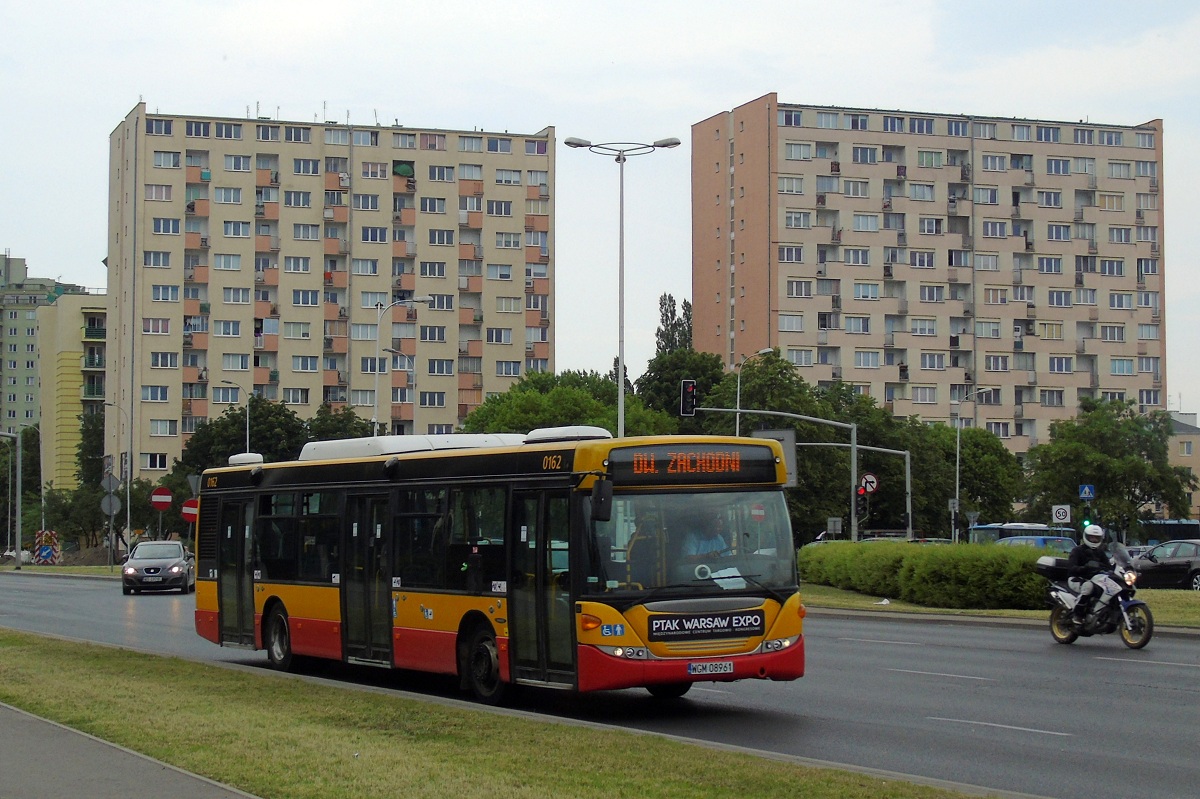 70251
Scania (ex. 10162, ex. A551) zakoĹczyĹa obsĹugÄ kursu linii specjalnej z okazji "Warsaw Comic Con" w relacji PaszkĂłw (16:15)-Warszawa Dw. Zachodni (16:35) i jedzie na przeciwlegĹy przystanek by obsĹuĹźyÄ kurs linii specjalnej z okazji "Warsaw Comic Con" w relacji Warszawa Dw. Zachodni (16:45)-PaszkĂłw (17:05). 
