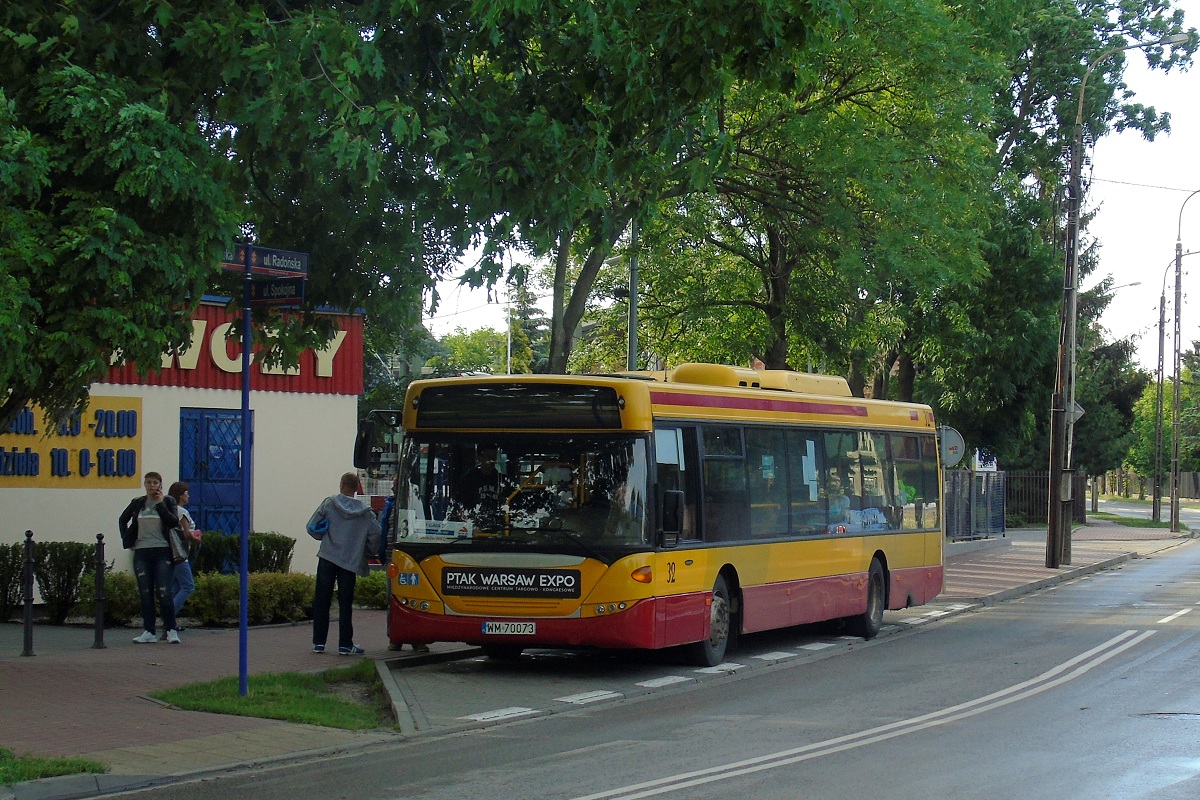 70232 
Scania (ex. A532) zakoĹczyĹa obsĹugÄ kursu linii zastÄpczej WKD w relacji Podkowa LeĹna GĹĂłwna-Grodzisk Mazowiecki RadoĹska. NastÄpnie wykona kurs do Podkowy. Poprzedniego dnia na tÄ czÄĹciÄ Mazowsza przeszĹy burze z wichurami przez co zablokowane byĹy linie PKP PLK (447 - Warszawa Zachodnia-Grodzisk Mazowiecki) i WKD (47 - Warszawa ĹrĂłdmieĹcie WKD-Grodzisk Mazowiecki RadoĹska). Koleje Mazowieckie i WKD w zamian uruchomiĹy (w miarÄ moĹźliwoĹci przewoĹşnikĂłw autobusowych) komunikacjÄ zastÄpczÄ. 
Słowa kluczowe: zawkd