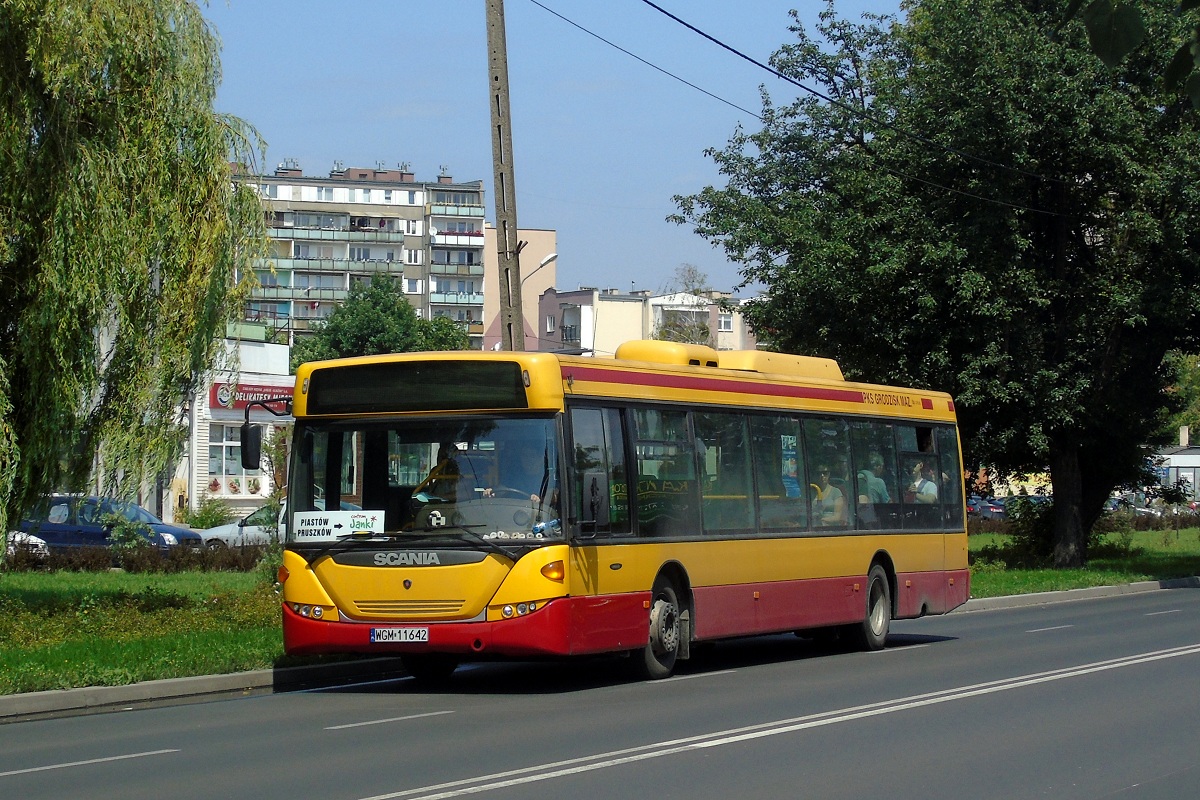 70213
Scania (ex. A513) jedzie w obsĹudze kursu "4936" linii podmiejskiej w relacji PiastĂłw OgiĹskiego (13:00)-Janki Auchan (13:43). 
